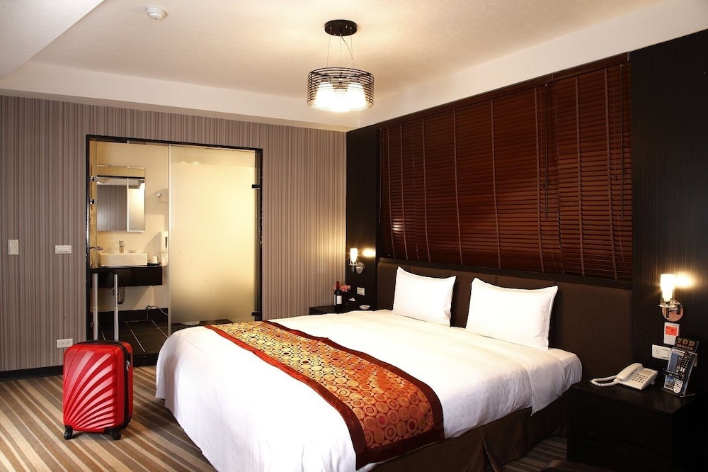 Grace Hotel 24/50