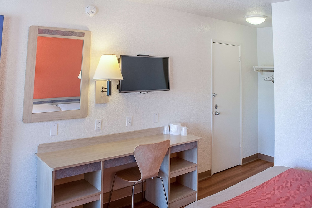 Motel6 Ukiah CA 45/53
