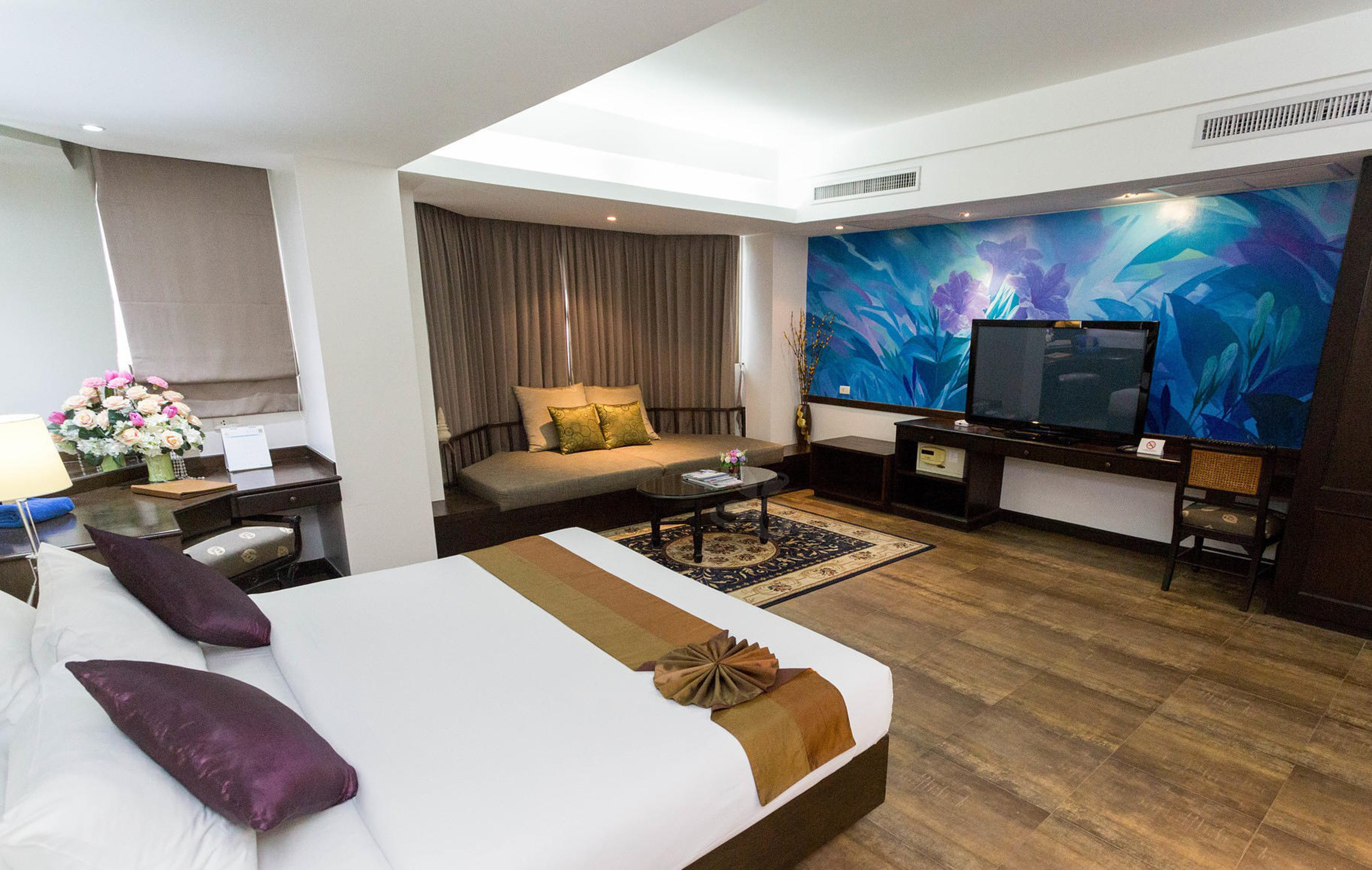 جناح، The Grand Sathorn 3/5