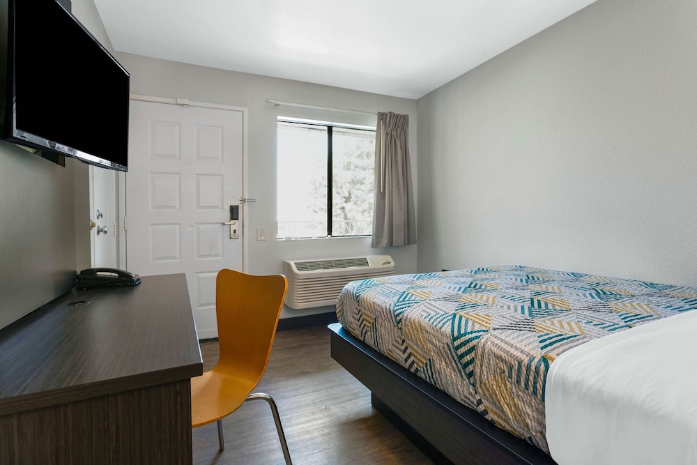 Motel6 Merced, CA - North 11/43