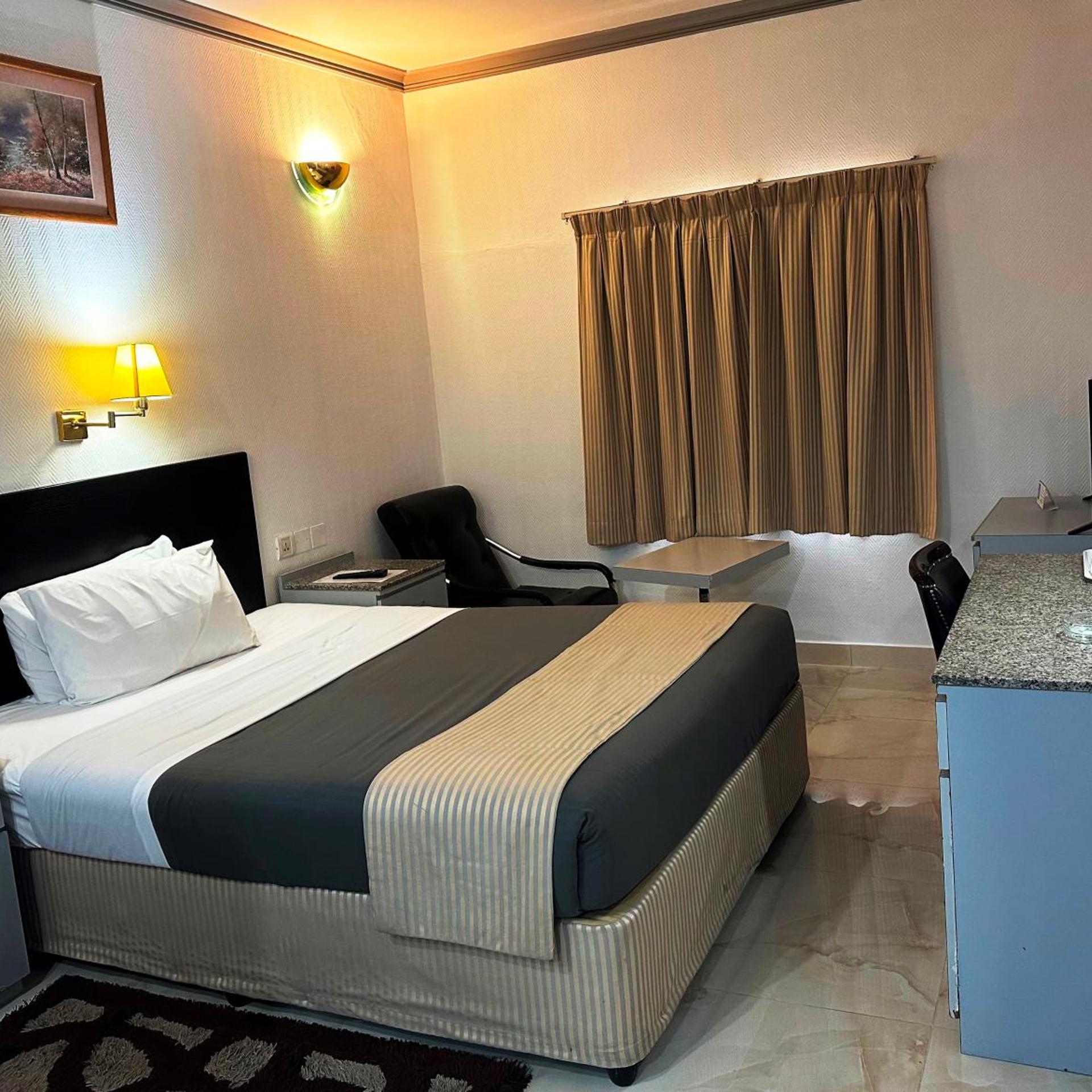 غرفة قياسية بسرير مزدوج أو سريرين منفصلين، Grand Astoria Hotel 3/10