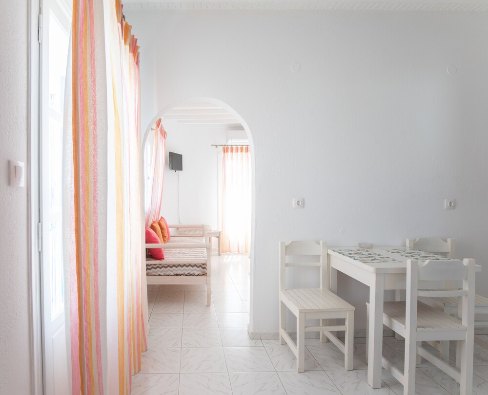 Cyclades Studios 26/49