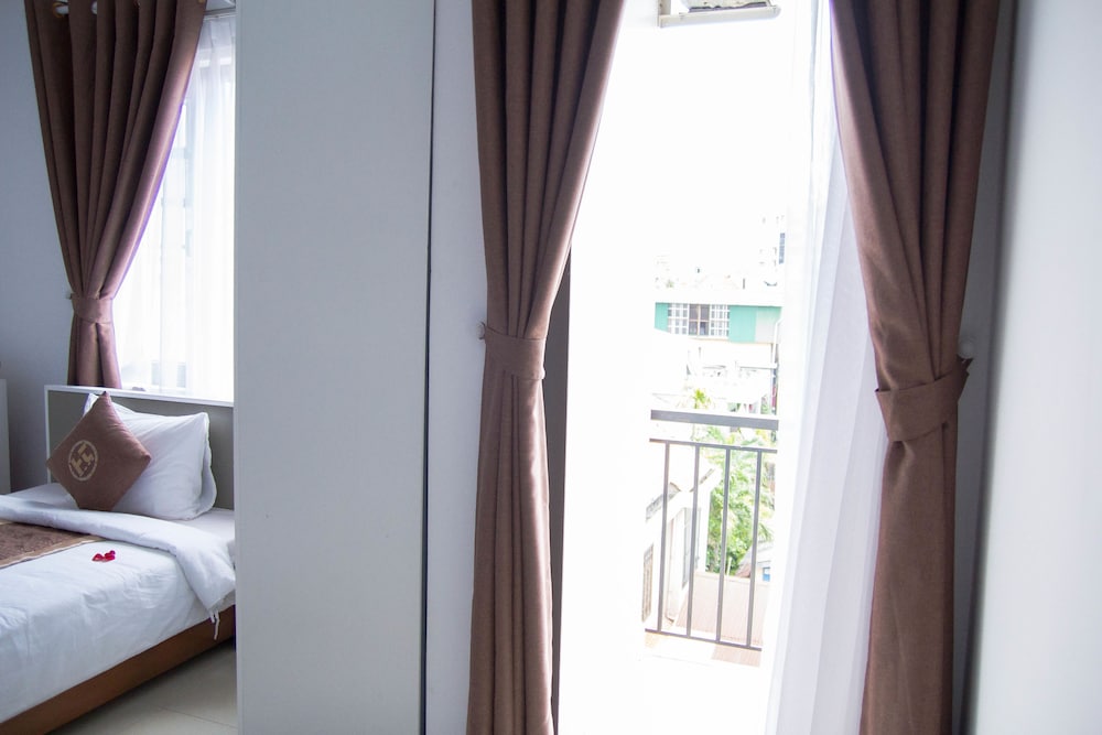Poetic Hue Hotel 31/50