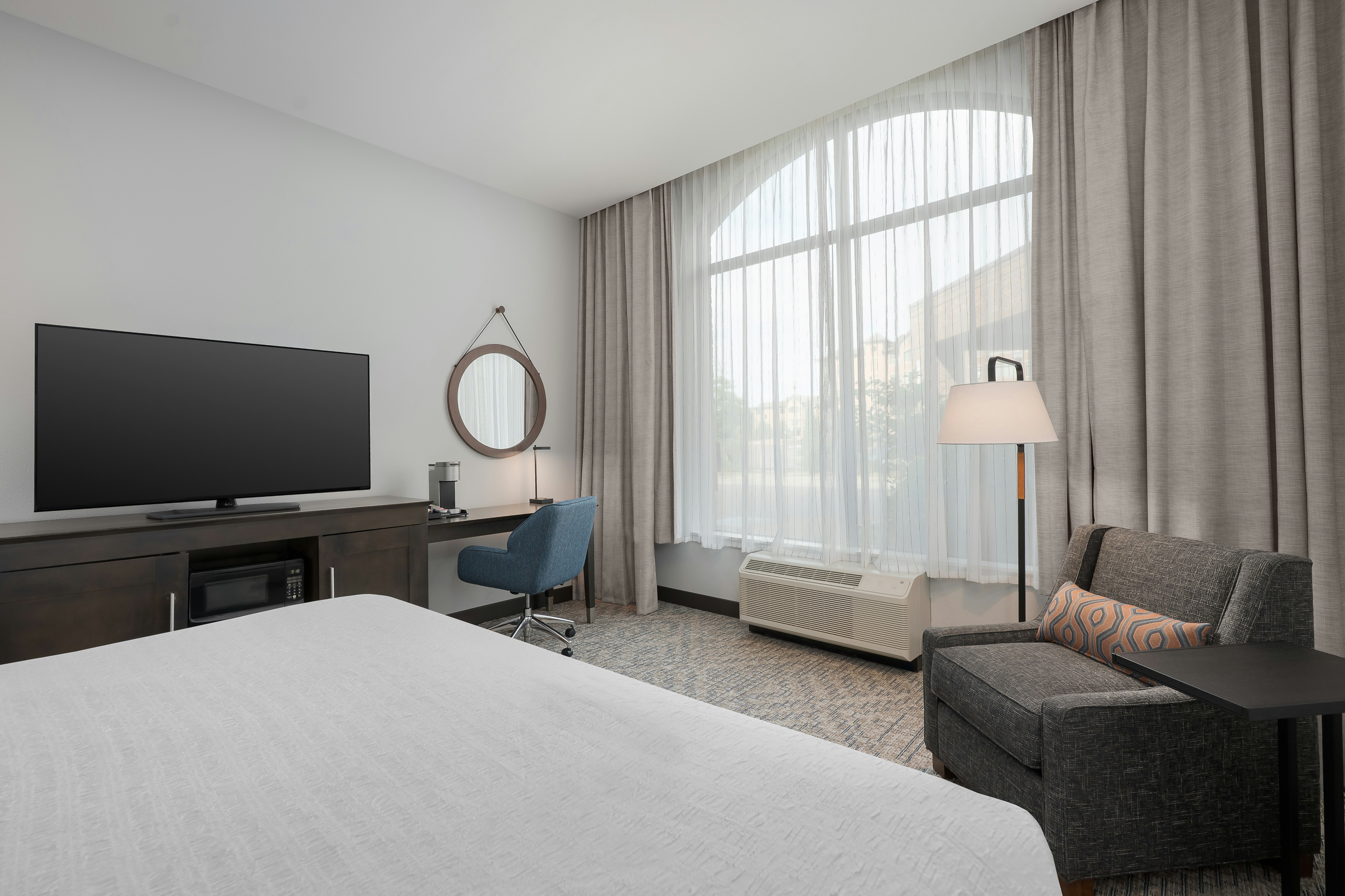 غرفة بسرير كينج لذوي الإعاقة، Hampton Inn And Suites Memphis Germantown 3/5