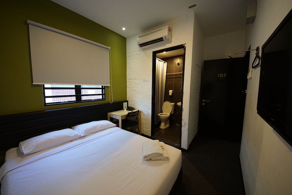 ROOM, DOUBLE BED