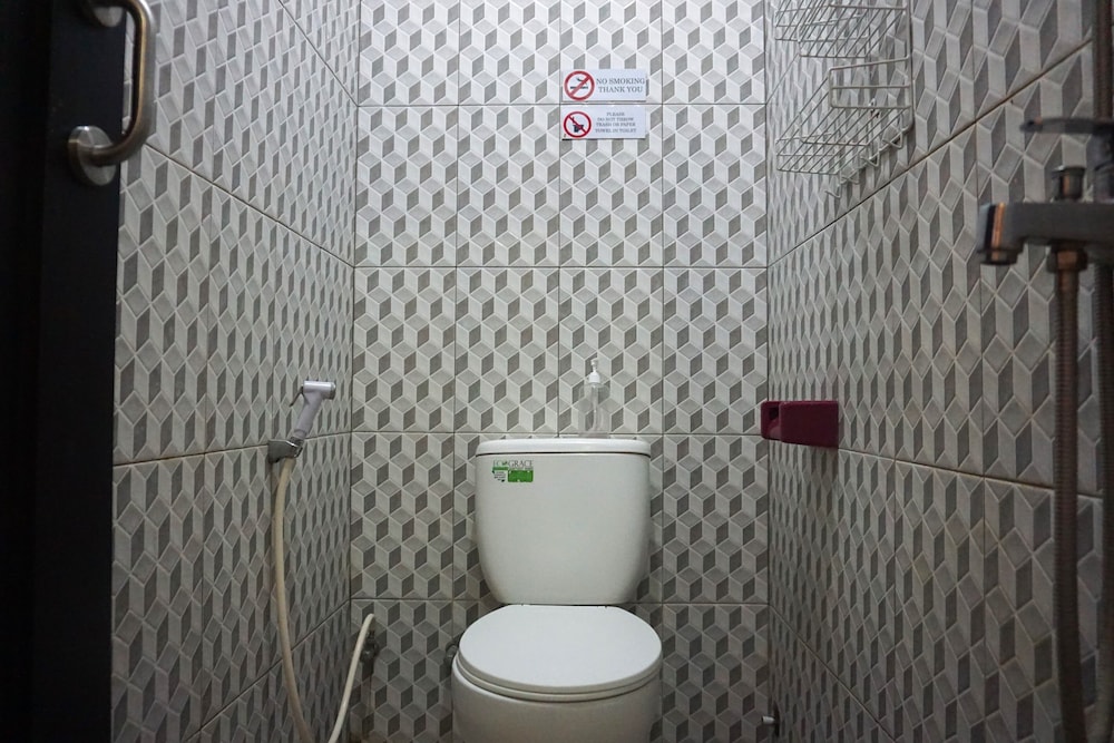OYO 3952 Hotel C 18 Cibaduyut 20/25