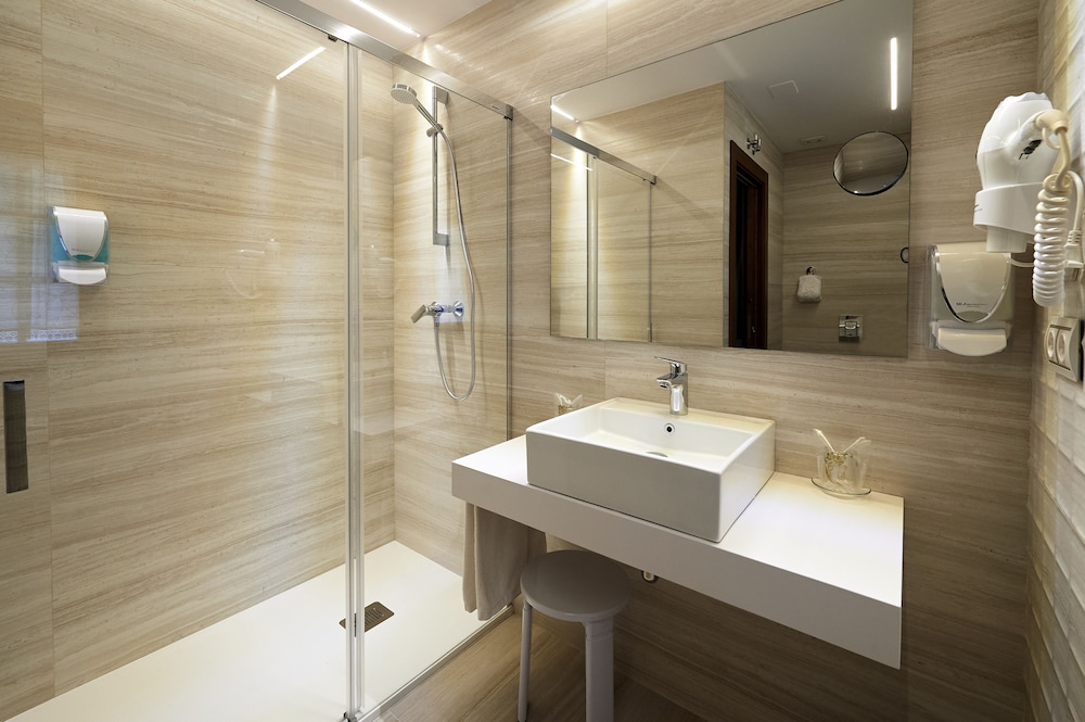 Superior, Double Bed, Balcony, Posada Araceli 5/6