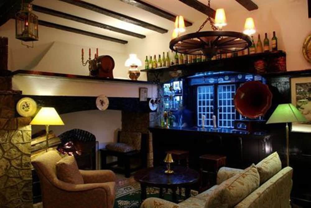 THE SMOKEHOUSE HOTEL 30/50