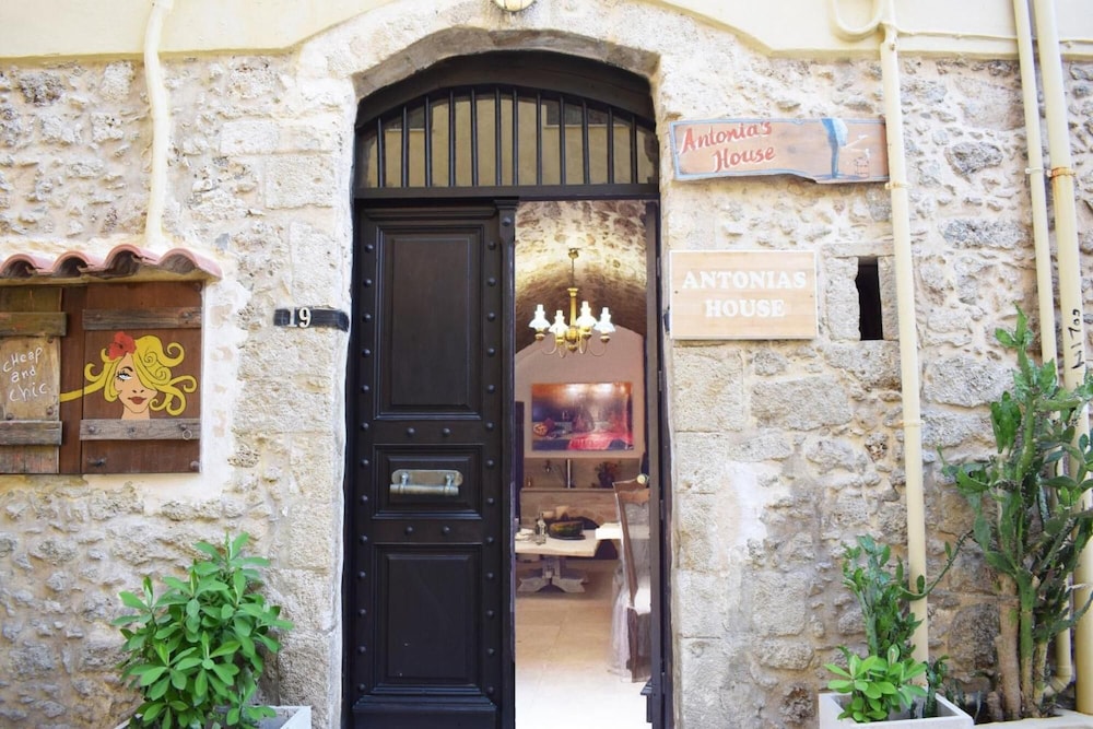 Antonia's House 3/50