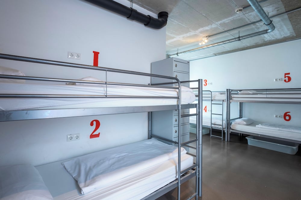 MIXED DORM, 10 BEDS, ADULT ONLY