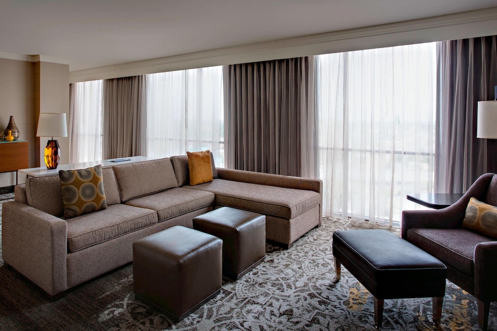 San Antonio Marriott Riverwalk Hotel 24/47