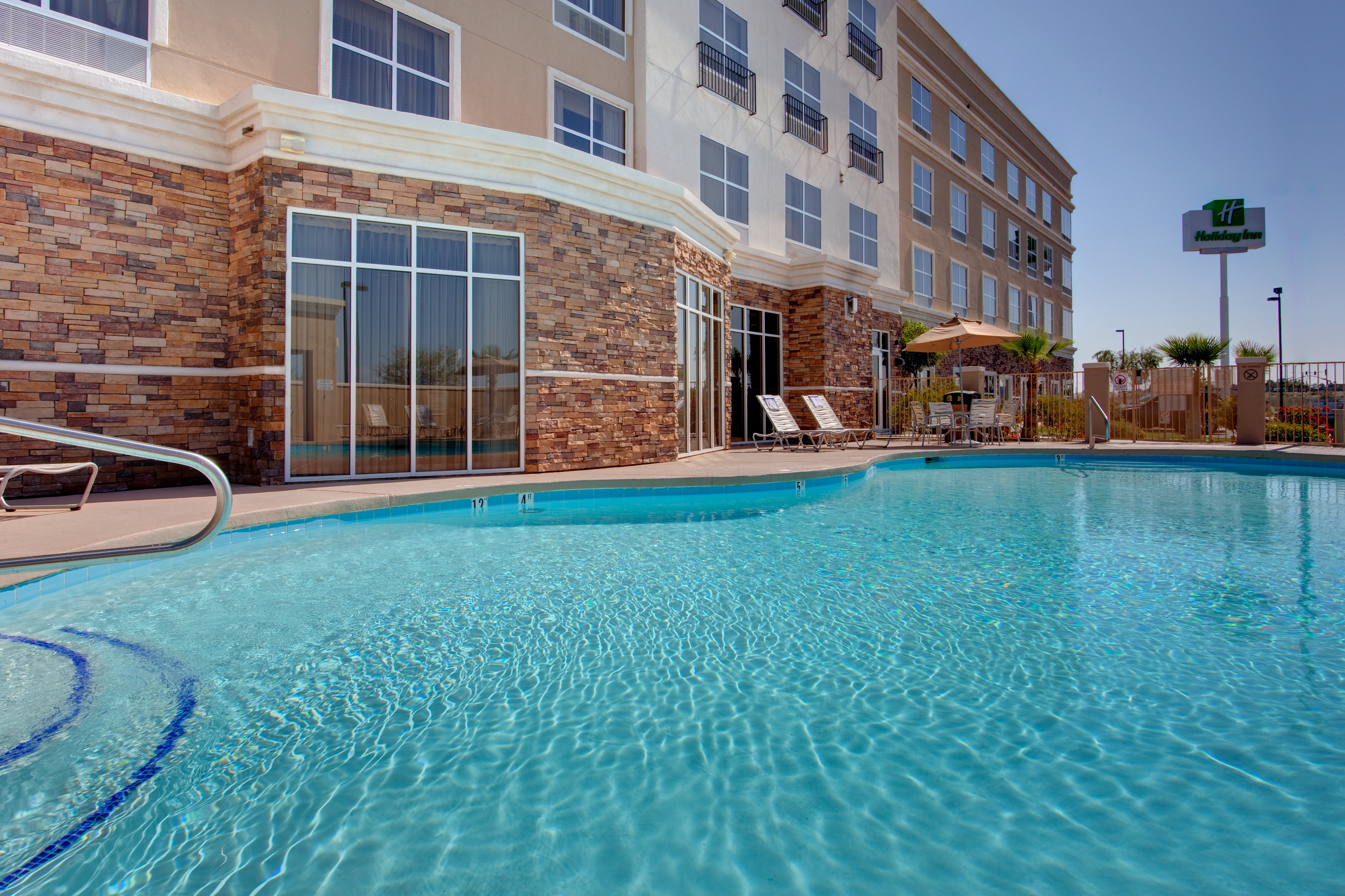 Holiday Inn Yuma 70/73