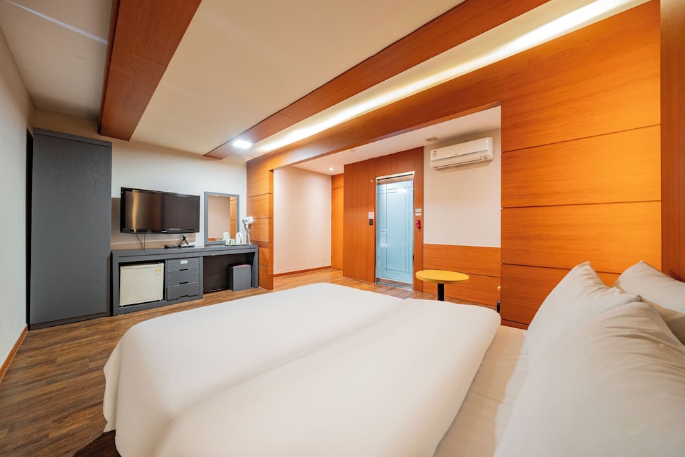 Incheon Airport Hotel June 11/50
