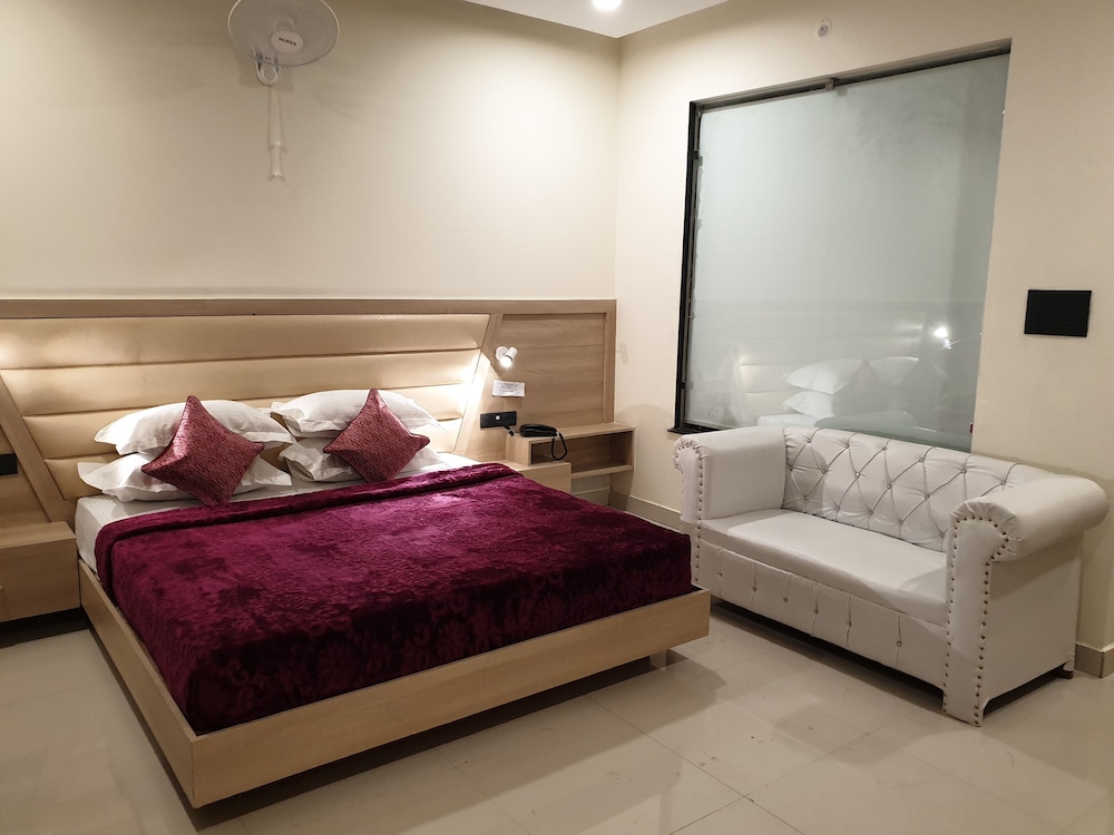 Hotel Rajpur Heights 16/50