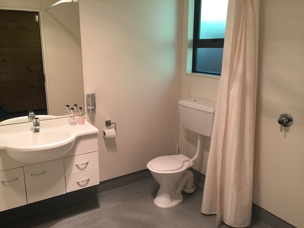Greymouth Seaside Top 10 Holiday Park 67/71