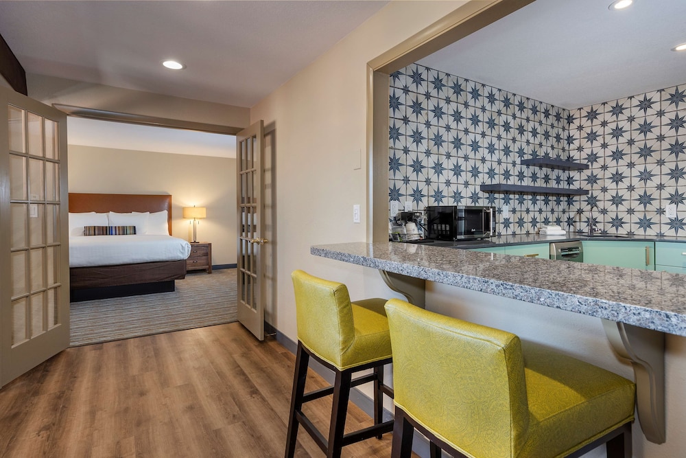 Best Western Downtown Casper Hotel 14/38