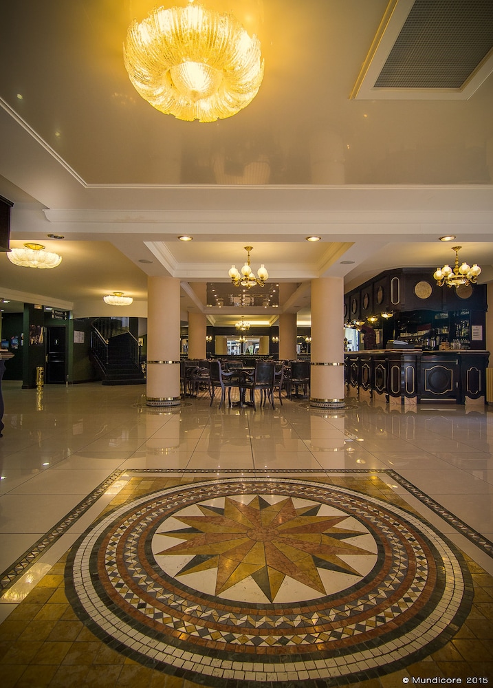 Hotel Christ Roi 3/64