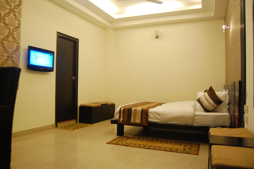Hotel Delhi Aerocity 68/75
