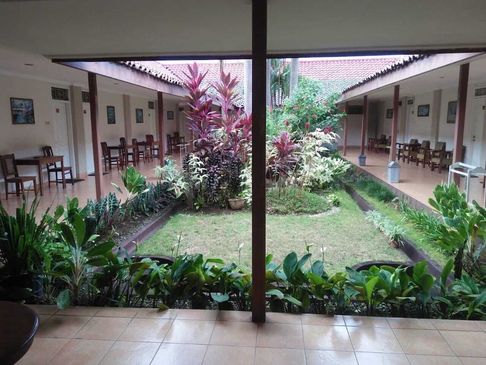 Hotel Besar Purwokerto 47/50