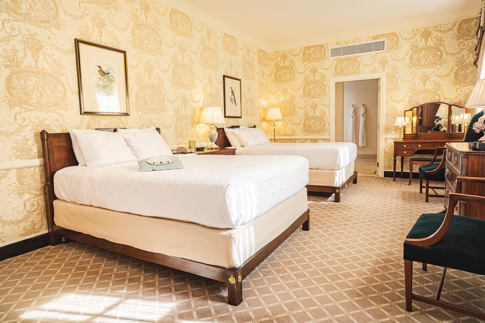 DELUXE, 2 QUEEN BEDS