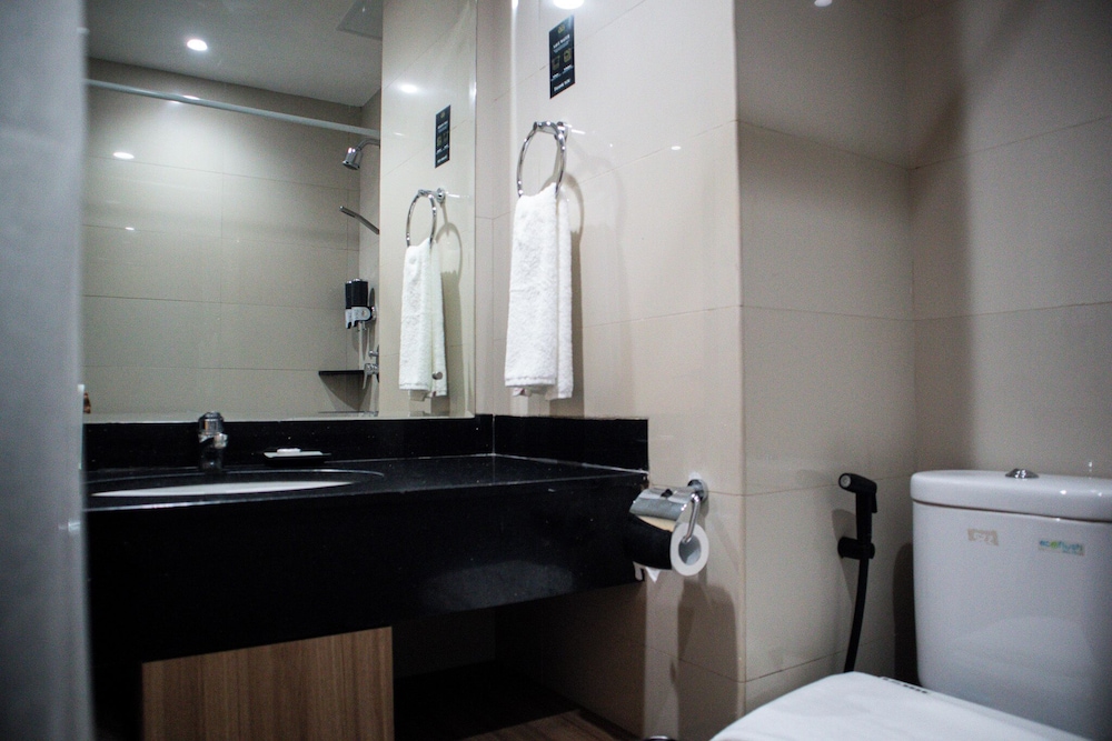 AGlow Hotel Harbor Bay Batam 64/65