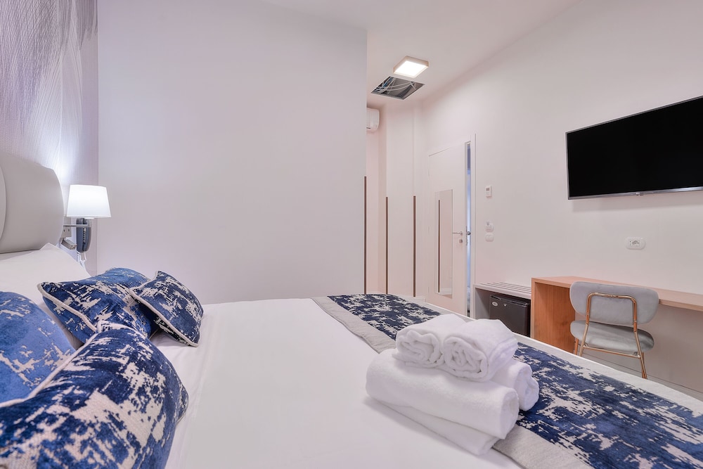 Hotel Cosmos 20/48