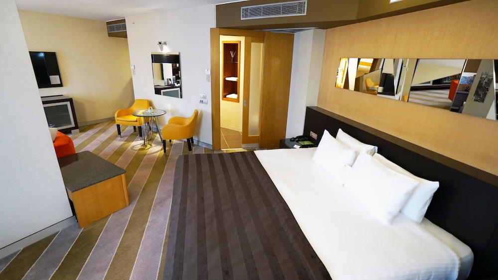 JUNIOR SUITE, EXECUTIVE, LOUNGE ACCESS