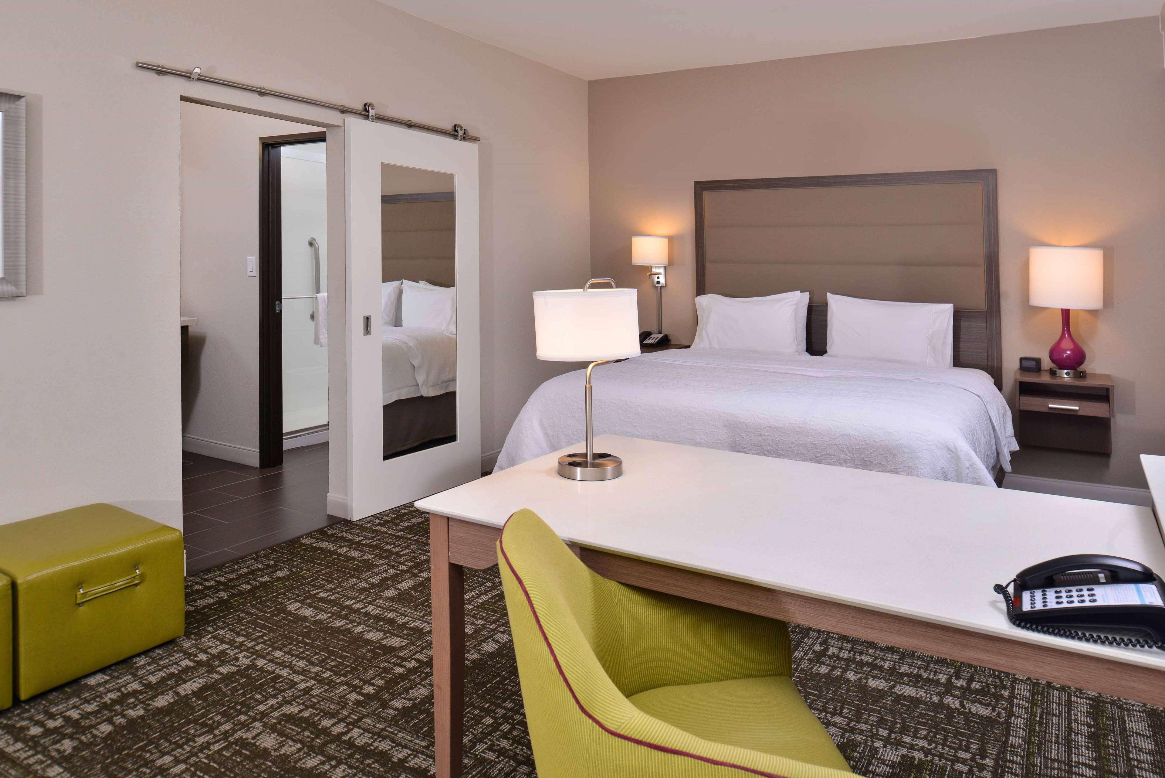 STUDIO, SUITE, KING BED