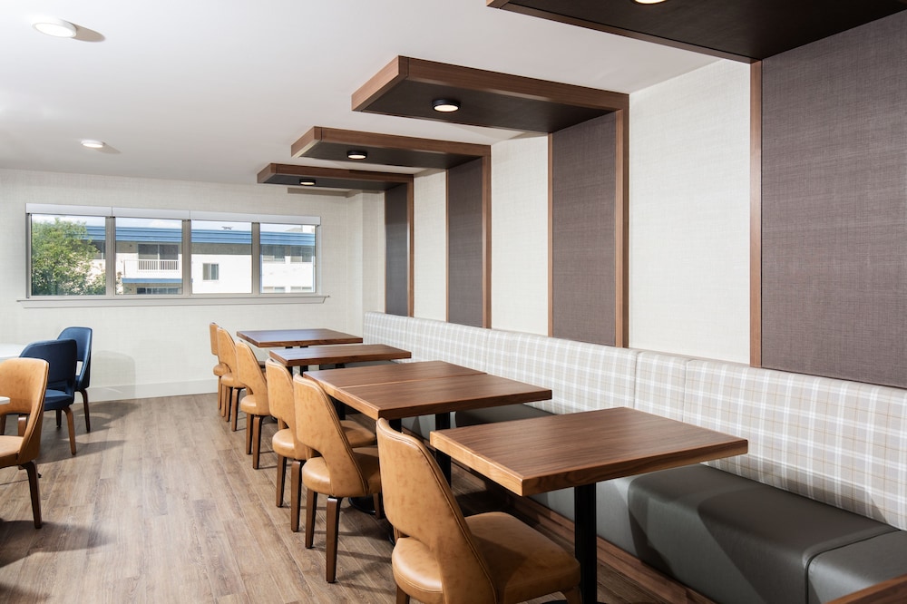 Pomeroy Hotel Fort McMurray 37/50