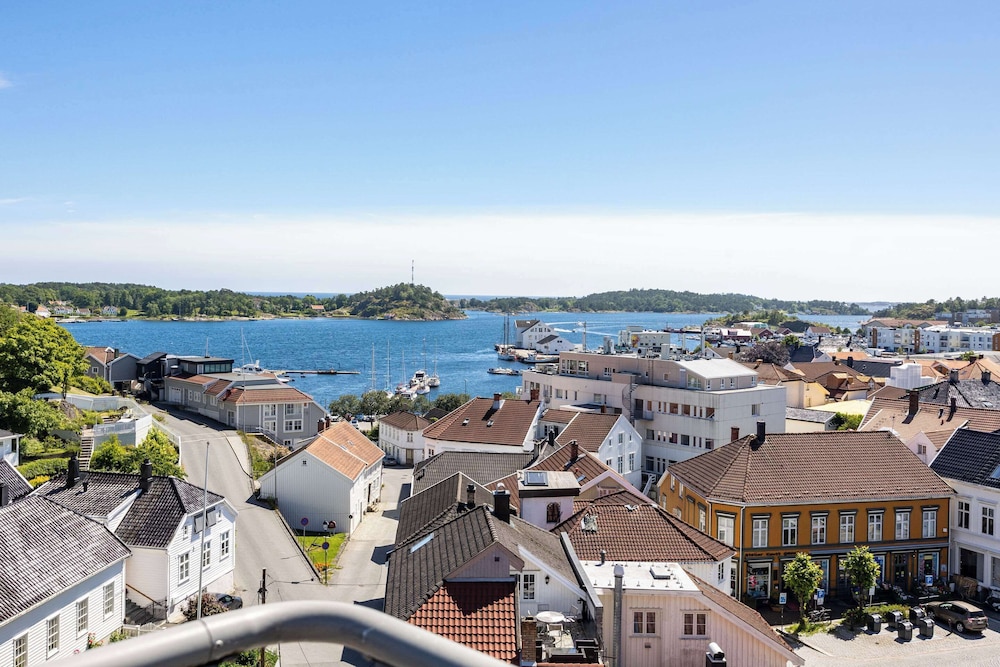 Home Hotel Grimstad 60/61