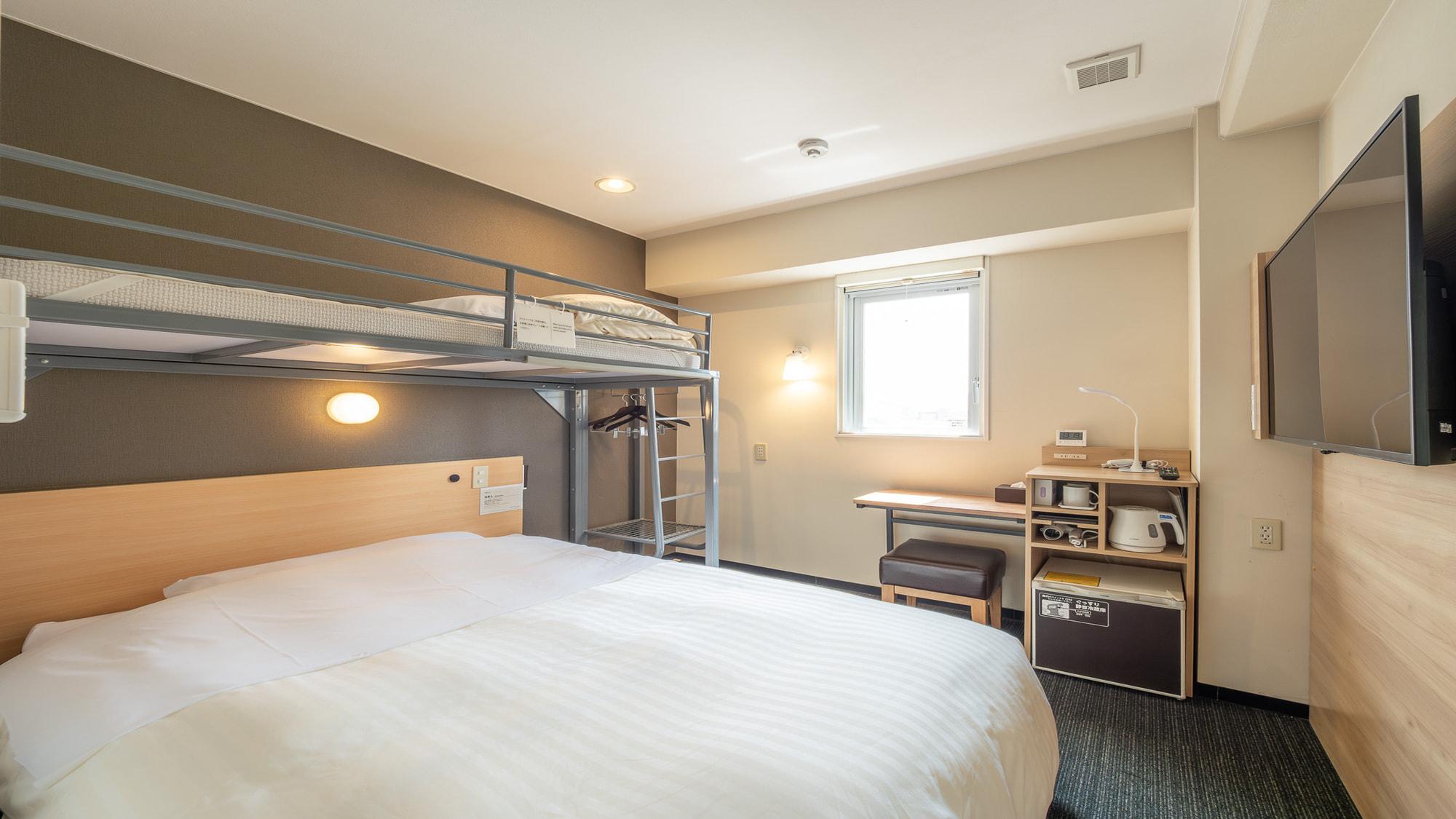 Super, Twin Beds, Bunk Bed, Smoking