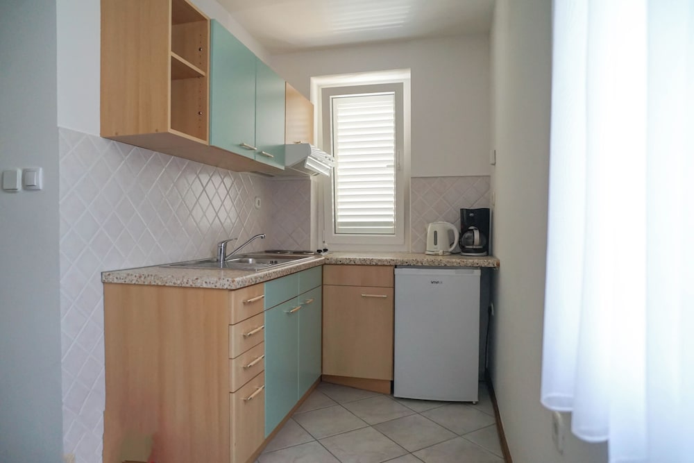 APARTMENTS AND ROOMS DEGRA 3/49