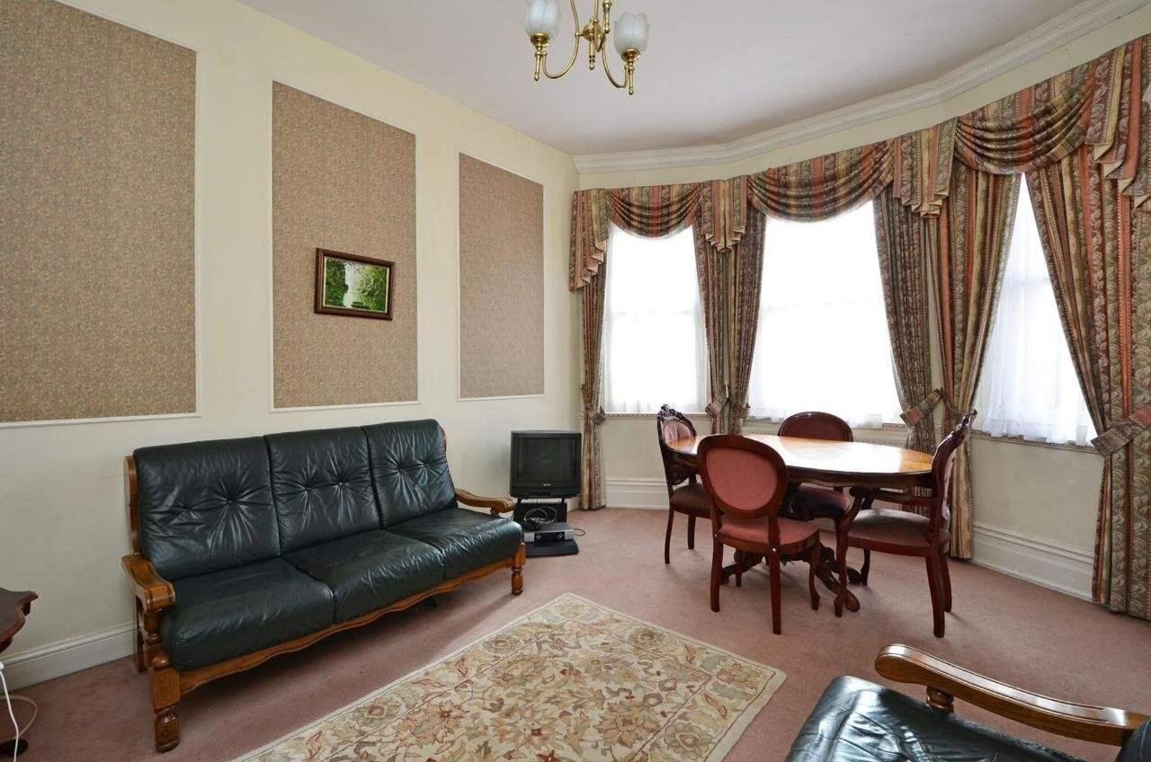 Kensington Court ApartHotel 12/23