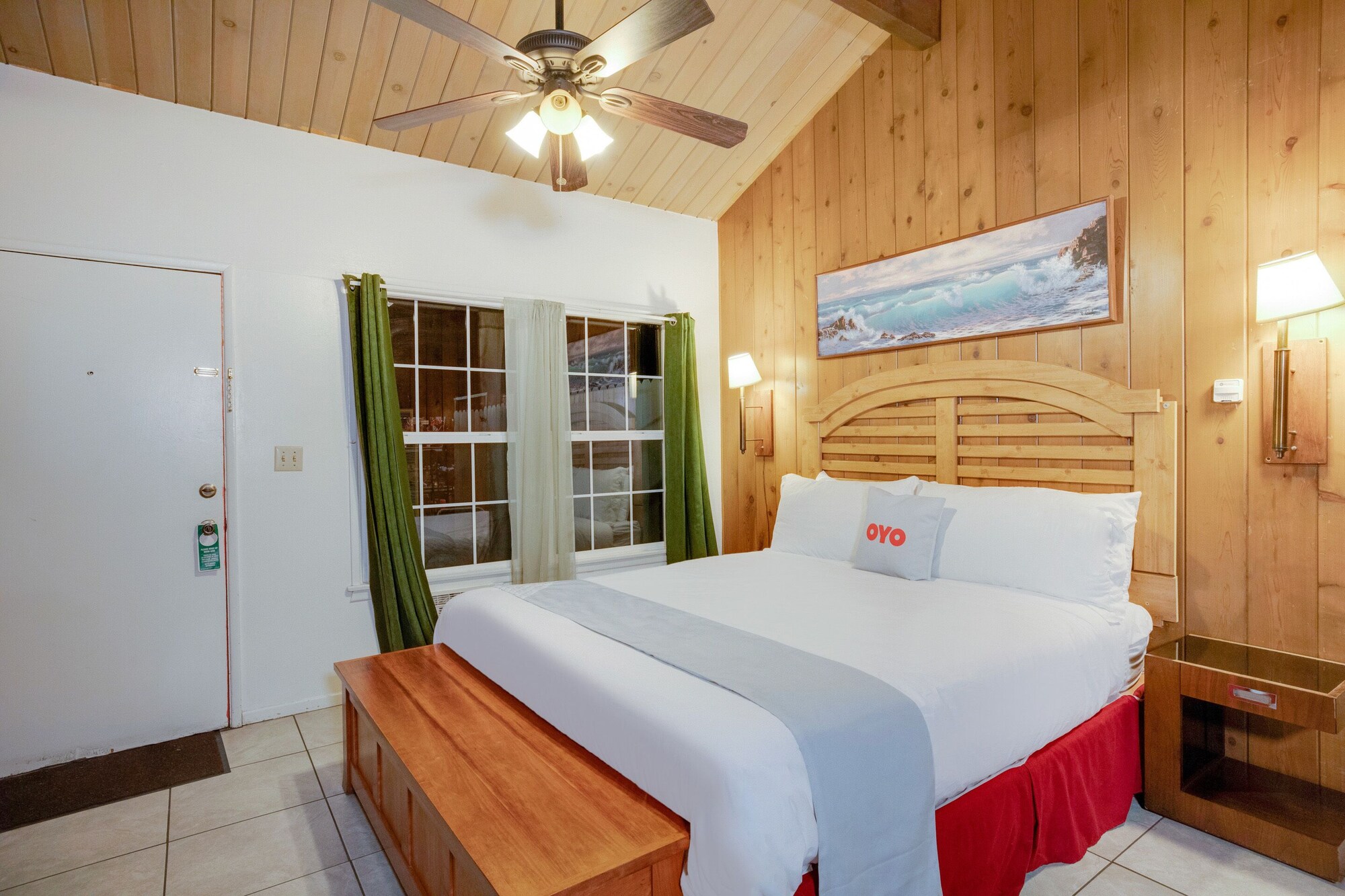ROOM, KING BED, POOL VIEW