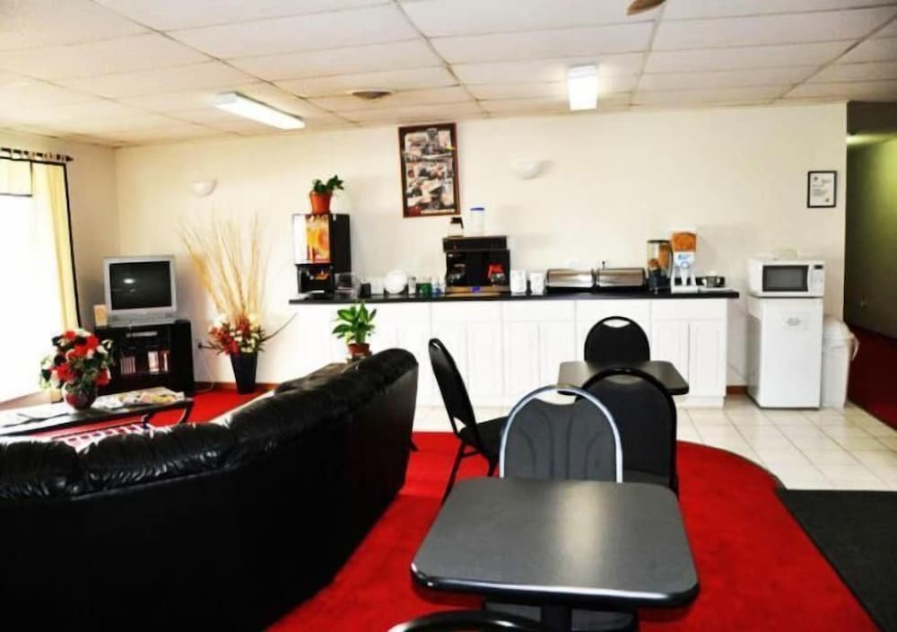 Red Carpet Motel 43/50