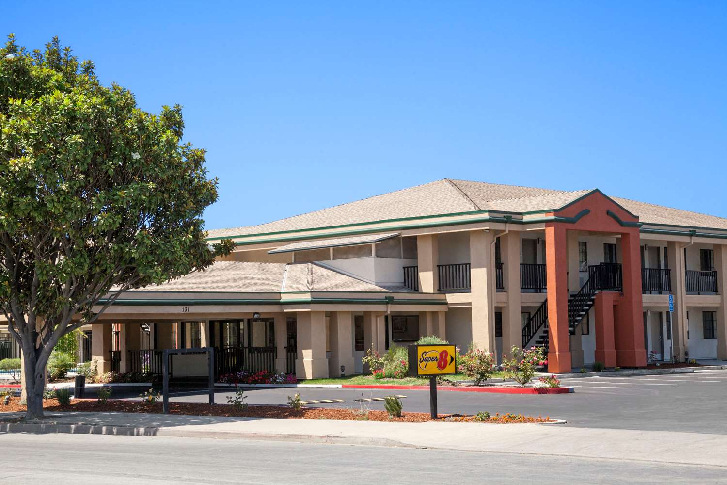 Super 8 by Wyndham Salinas 4/36