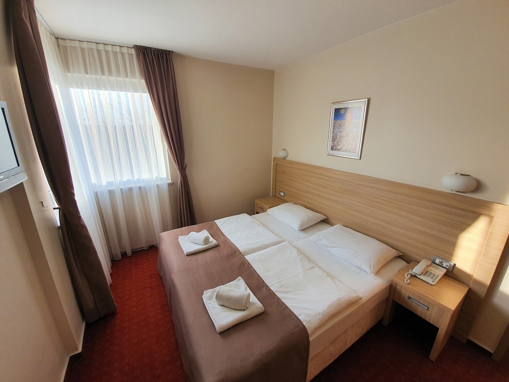 Hotel Brotnjo 12/67