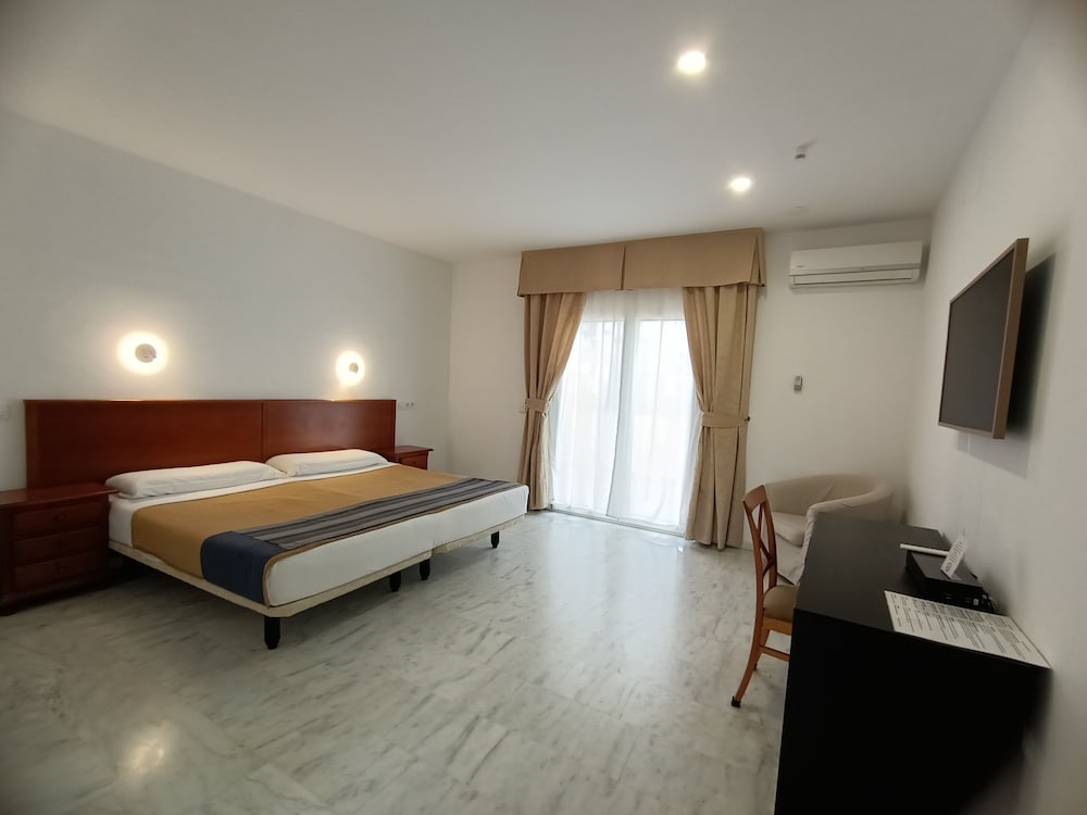 SUPERIOR, DOUBLE OR TWIN BED