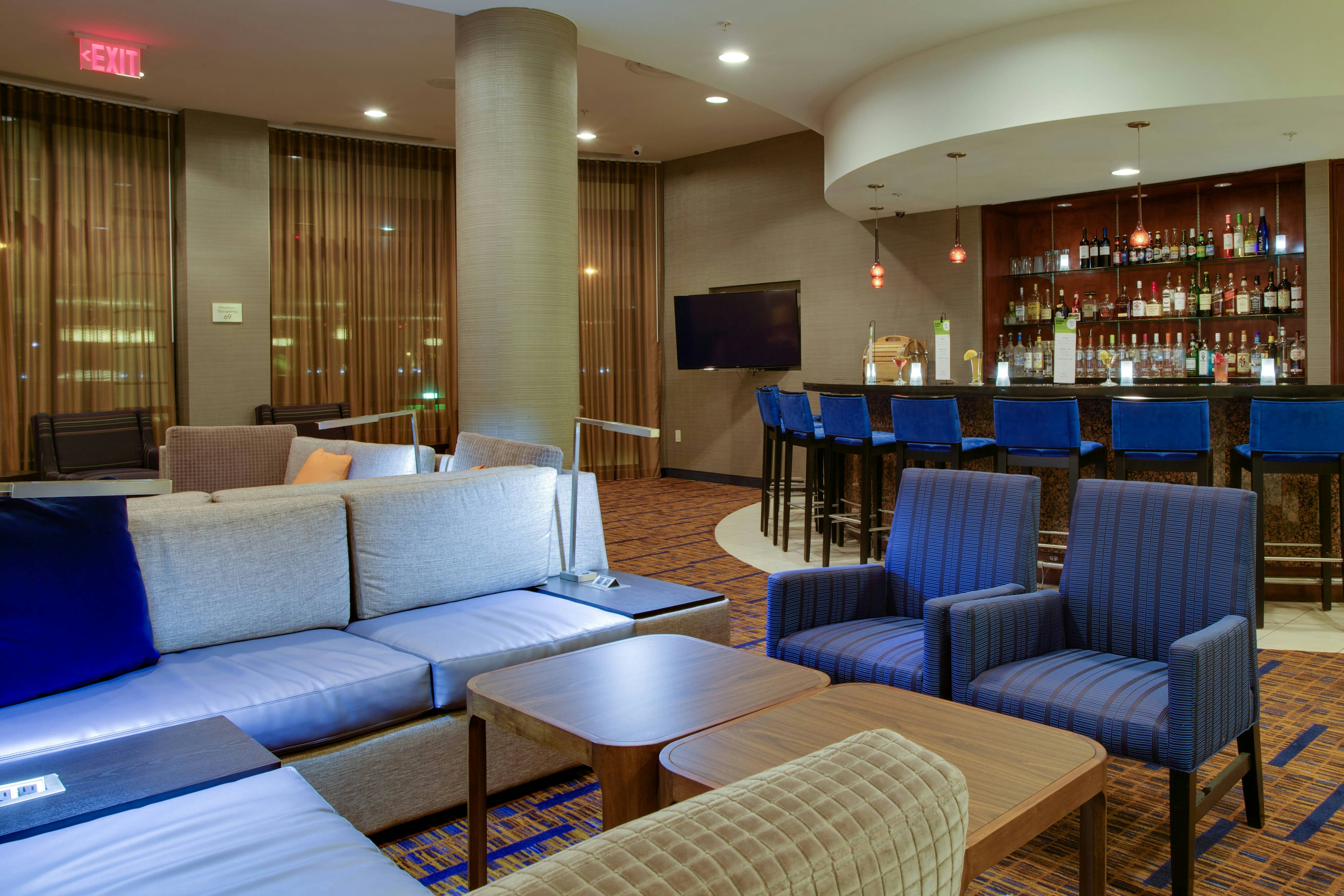 Courtyard By Marriott Republic Aprt Long Island Farmingdale 37/71