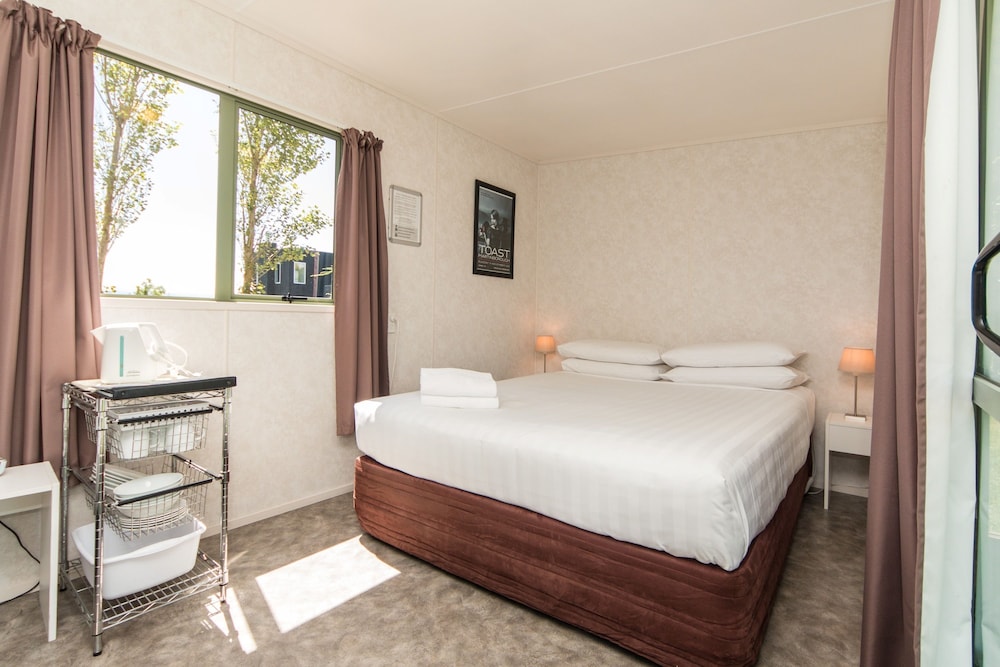 Martinborough Top 10 Holiday Park 14/35