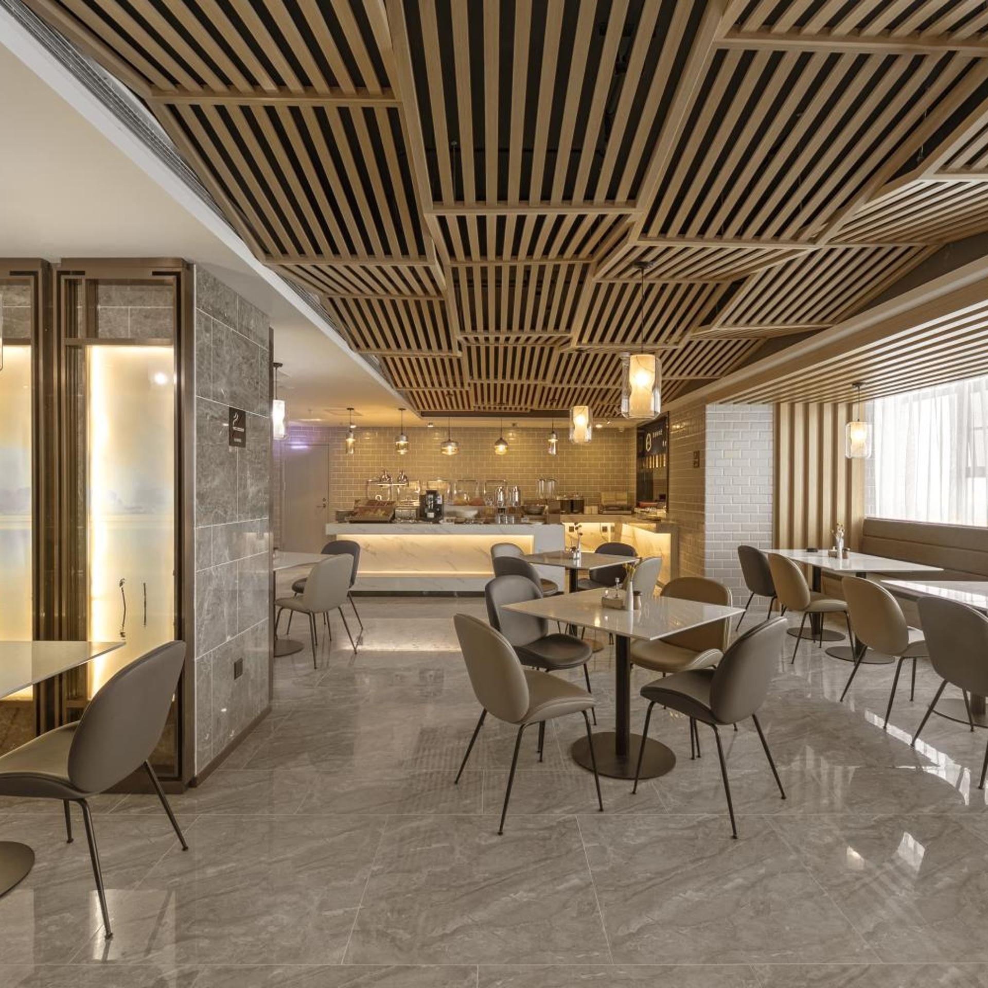 Atour Hotel (Baoji Administration Center, High-speed Railway South Station) 42/51