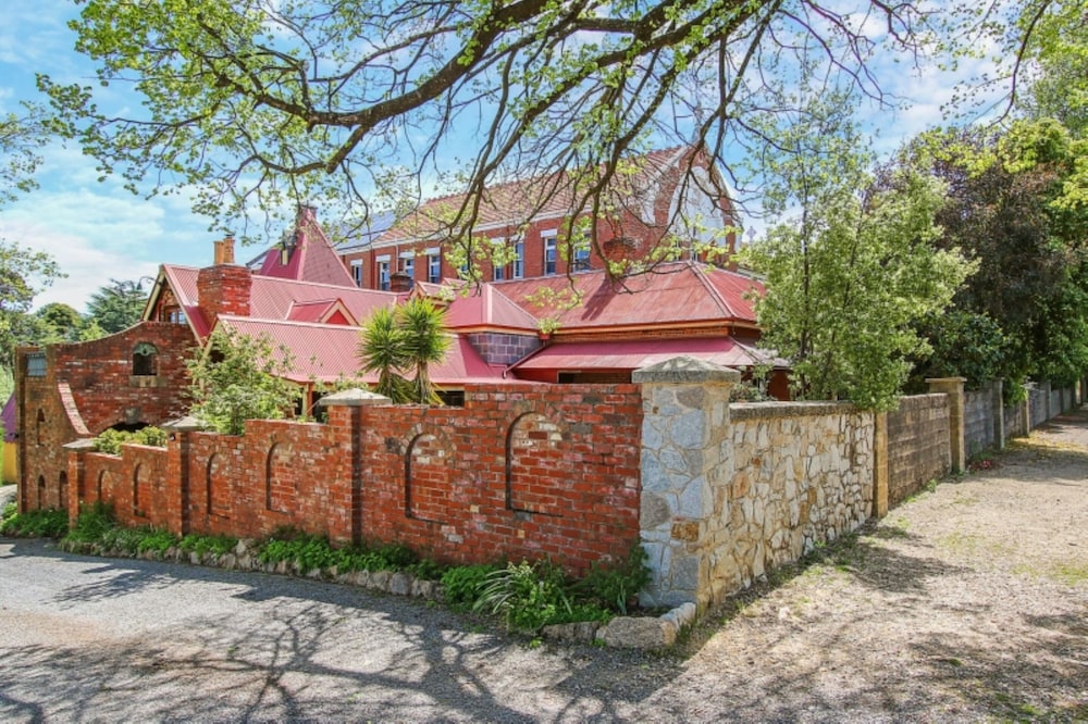 The Old Priory 38/42