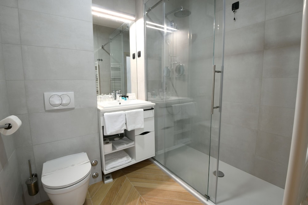 Aparthotel Milenij 37/40