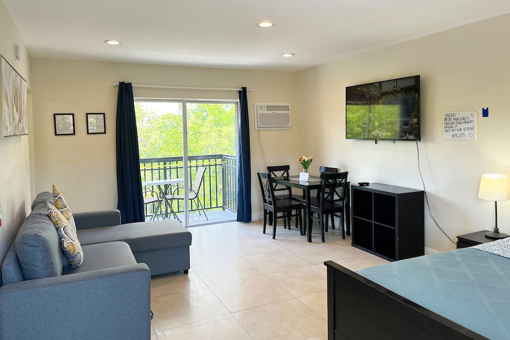 Sunny Isles Apartments 49/73