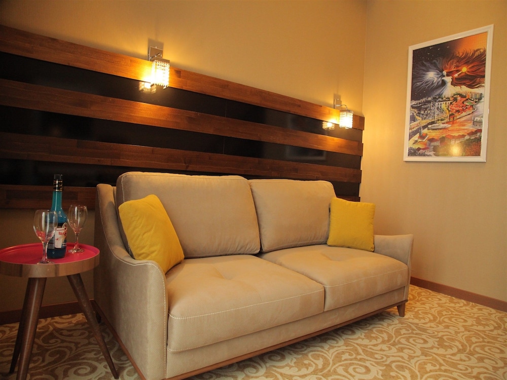 El Garden Hotel & Residence 27/33
