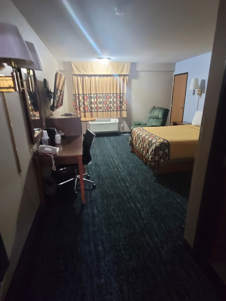 Super 8 by Wyndham Valentine NE 41/63