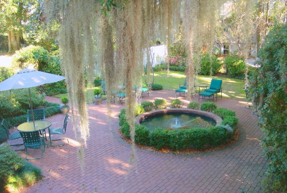 Rhett House Inn 46/50