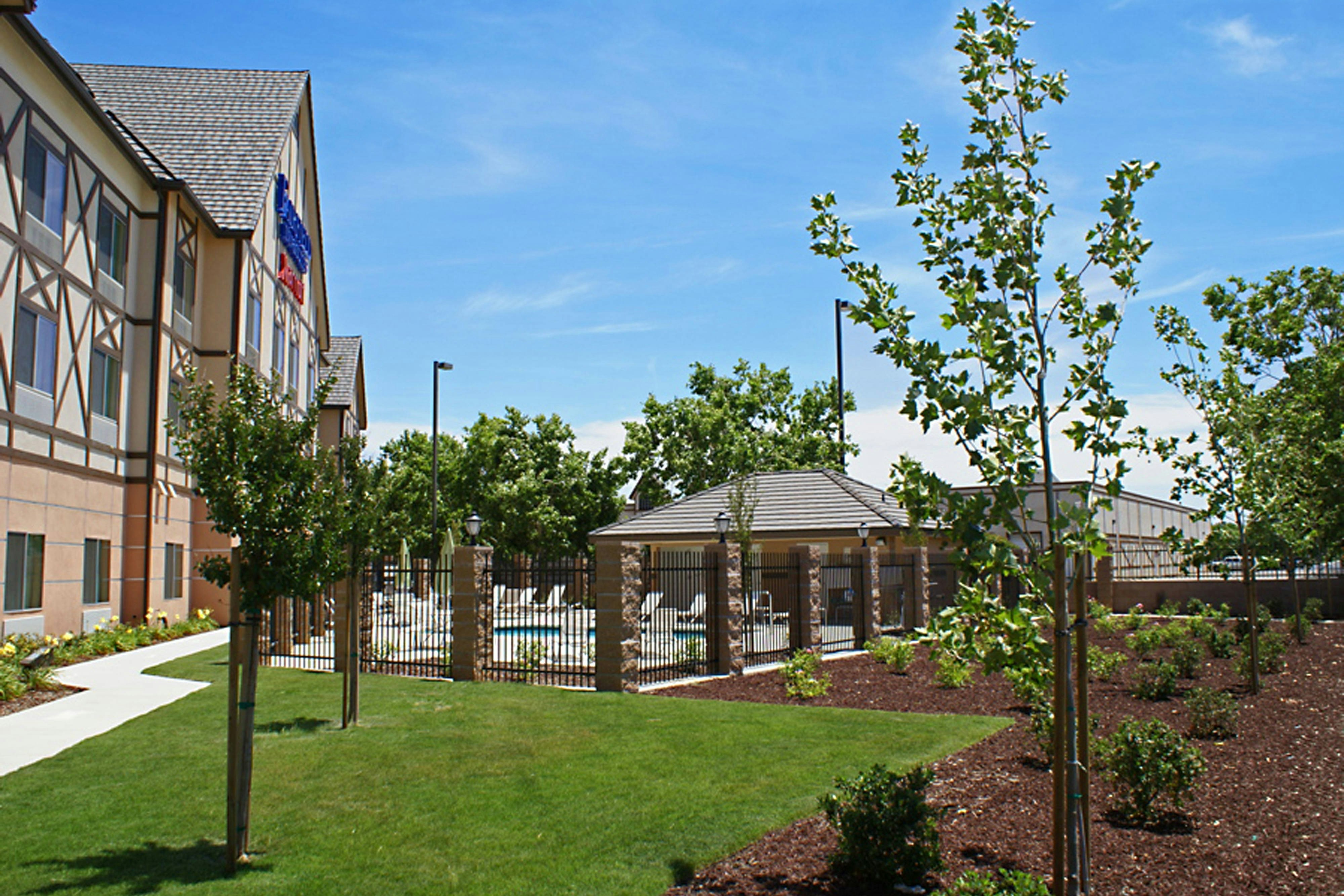 Fairfield Inn and Suites by Marriott Selma Kingsburg 34/36