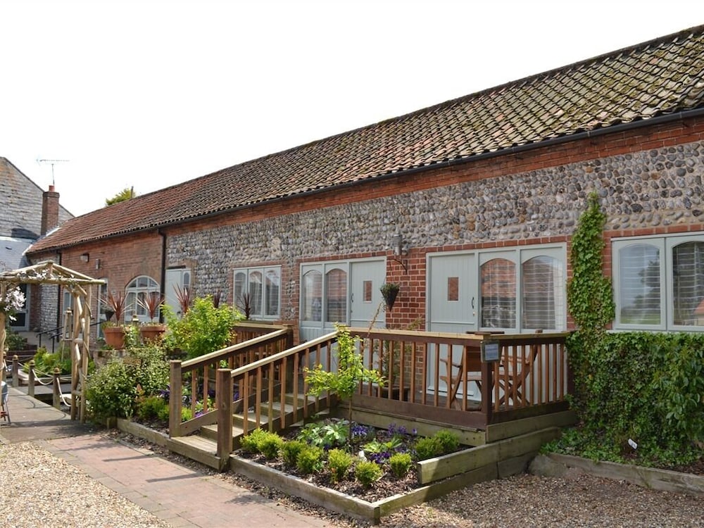 The Barns at Thorpe Market 1/49