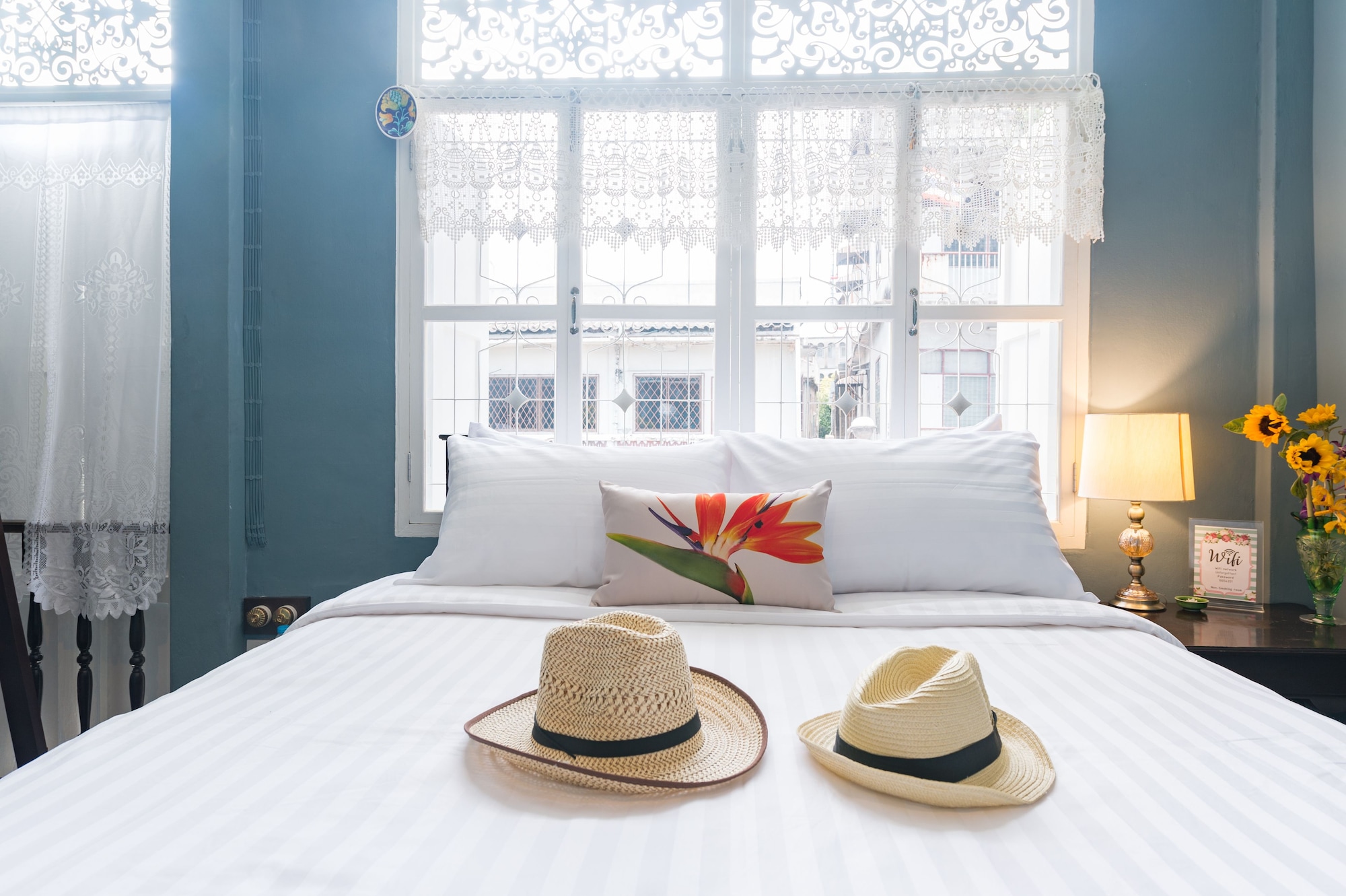 SUITE, QUEEN BED